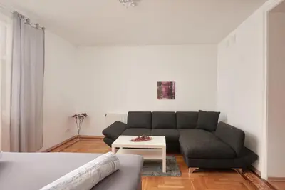 Ein Sitzbereich in der Unterkunft Historic Redesigned Schönbrunn Palace Apartments w Free Parking and 24h Check-in