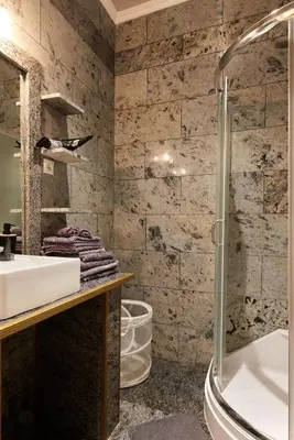 Ein Badezimmer in der Unterkunft Historic Redesigned Schönbrunn Palace Apartments w Free Parking and 24h Check-in