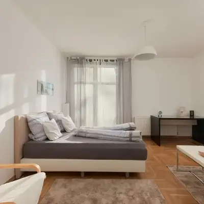 Historic Redesigned Schönbrunn Palace Apartments w Free Parking and 24h Check-in