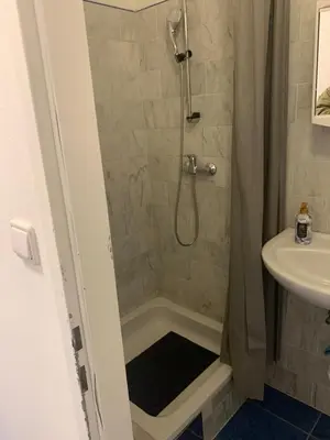 Ein Badezimmer in der Unterkunft Apartment vis á vis Schönbrunn with private parking
