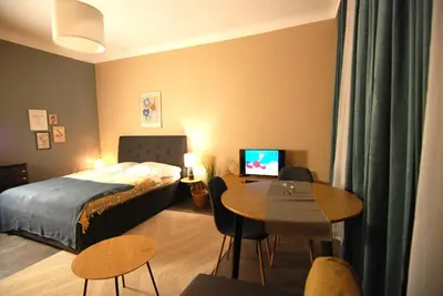 Ein Bett oder Betten in einem Zimmer der Unterkunft Cozy, Small, NEW with FREE Parking
