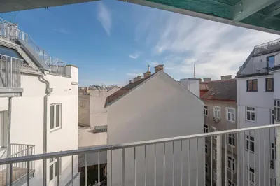 Ein Balkon oder eine Terrasse in der Unterkunft FeelHome-Zentrum-6 Gäste-WiFi