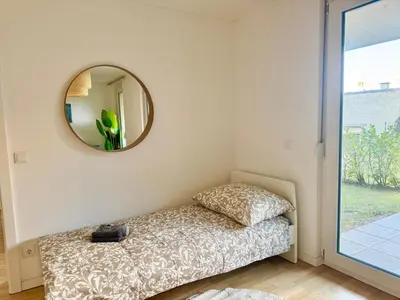 Ein Bett oder Betten in einem Zimmer der Unterkunft Premium Apartment mit Garten nähe SCS