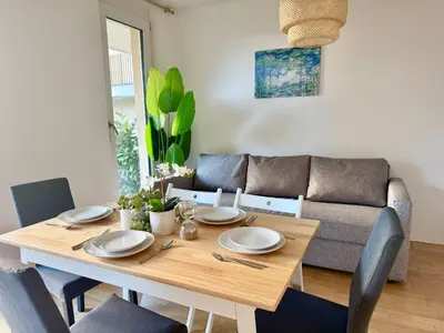 Ein Sitzbereich in der Unterkunft Premium Apartment mit Garten nähe SCS