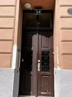 Eine Fassade oder ein Eingang zu Vienna Cozy Hub - Family - Metro Access - 10min City-Centre