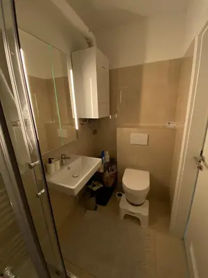 Ein Badezimmer in der Unterkunft FREE Garage, U4&U6 5min, 33m2