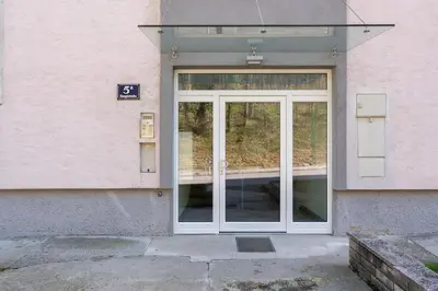 Eine Fassade oder ein Eingang zu Natur View Apartment