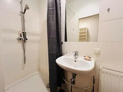 Ein Badezimmer in der Unterkunft Small & fine apartment near AKH