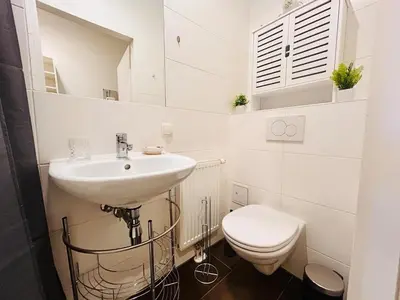 Ein Badezimmer in der Unterkunft Small & fine apartment near AKH