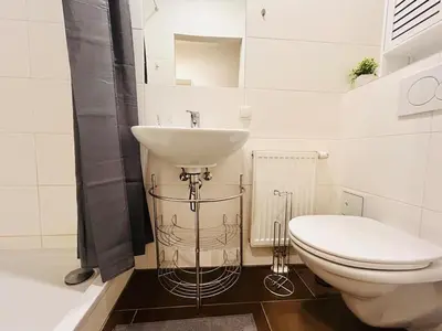 Ein Badezimmer in der Unterkunft Small & fine apartment near AKH
