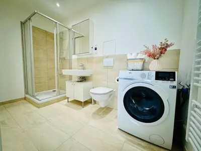 Ein Badezimmer in der Unterkunft Stilvolle Premium-Wohnung mit Klimaanlage und Dachterrasse
