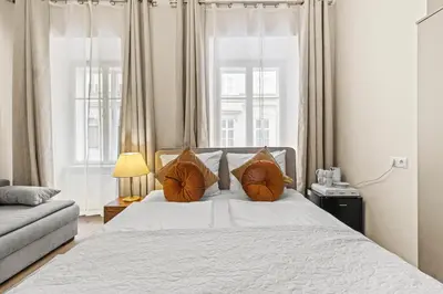 Ein Bett oder Betten in einem Zimmer der Unterkunft Votivpark Rooms I Self Check In
