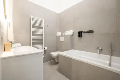 Ein Badezimmer in der Unterkunft Stylish & Modern 90m2 Flat in Prime Location