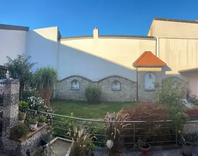 Ein Garten an der Unterkunft Gästezimmer Frühwirth