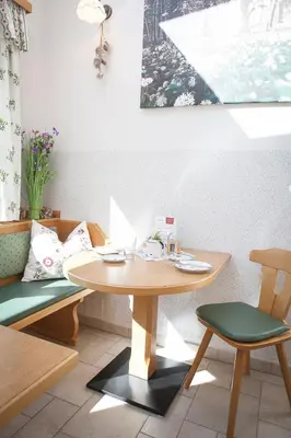 Ein Sitzbereich in der Unterkunft Gästezimmer Frühwirth