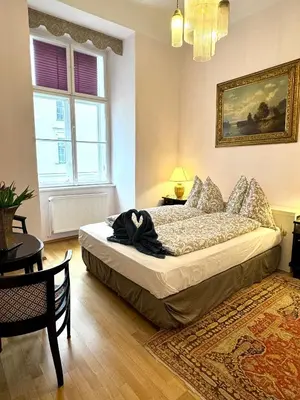 Ein Bett oder Betten in einem Zimmer der Unterkunft Historical Apartment In city center