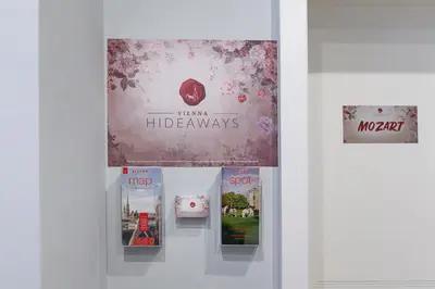 Ein Zertifikat, Auszeichnung, Logo oder anderes Dokument, das in der Unterkunft Vienna Hideaways - Boutique Stay with Secret Courtyard Access ausgestellt ist