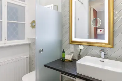 Ein Badezimmer in der Unterkunft Vienna Hideaways - Your Boutique Stay in Historic Old Town