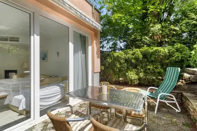 Ein Garten an der Unterkunft Schild Rooms - Self Check-in - Nature and Wine Area