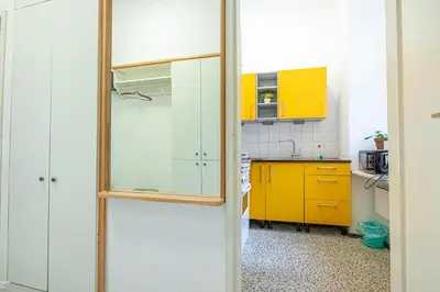Küche/Küchenzeile in der Unterkunft Trendy 1BR & 1LR Near Rennweg, Great City Links