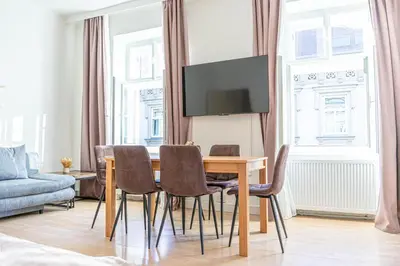 TV/Unterhaltungsangebot in der Unterkunft Simple 2-Bedroom Apartment For 5P Nice Location