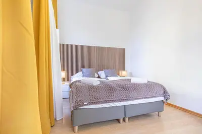 Ein Bett oder Betten in einem Zimmer der Unterkunft Simple 2-Bedroom Apartment For 5P Nice Location