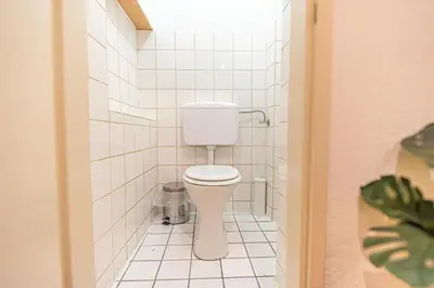 Ein Badezimmer in der Unterkunft Simple 2-Bedroom Apartment For 5P Nice Location