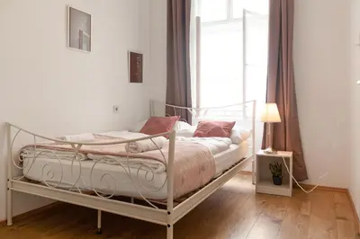 Ein Bett oder Betten in einem Zimmer der Unterkunft Comfortable 2BR Apt Central & Well Connected