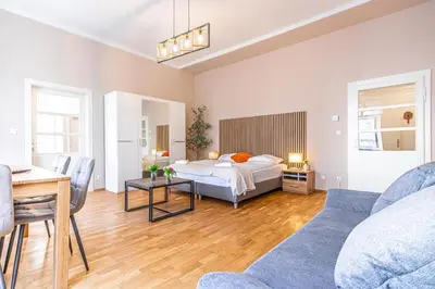 Ein Sitzbereich in der Unterkunft Charming 2BR Aprtment Near all Tourist Attractions