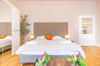 Ein Bett oder Betten in einem Zimmer der Unterkunft Charming 2BR Aprtment Near all Tourist Attractions
