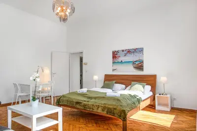 Ein Bett oder Betten in einem Zimmer der Unterkunft Stylish Multi Apt Perfect for Group Stays