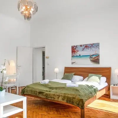 Stylish Multi Apt Perfect for Group Stays