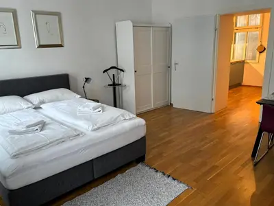Ein Bett oder Betten in einem Zimmer der Unterkunft Casa Nostra - Ruhig & zentral wohnen am Augarten
