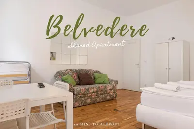 Ein Sitzbereich in der Unterkunft Spacious 3BR Apt Next to Belvedere Perfect for short term stays