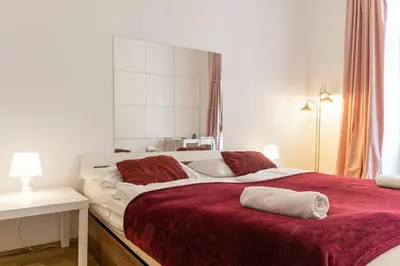 Ein Bett oder Betten in einem Zimmer der Unterkunft Spacious 3BR Apt Next to Belvedere Perfect for short term stays