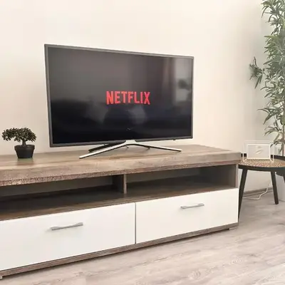 Spacious Netflix Apartment for up to 4 People with Massage Shower