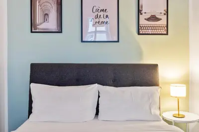 Ein Bett oder Betten in einem Zimmer der Unterkunft Central & Quiet 3rd District Walk all sights