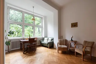 Ein Sitzbereich in der Unterkunft Dornröschenschlaf am Stadtrand mit Anbindung ans Zentrum - 30 Minuten