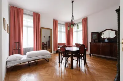 Ein Sitzbereich in der Unterkunft Dornröschenschlaf am Stadtrand mit Anbindung ans Zentrum - 30 Minuten
