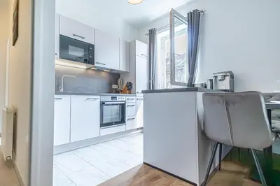 Küche/Küchenzeile in der Unterkunft Sweet 2BR & 1LR Apartment, Around Donaustadt