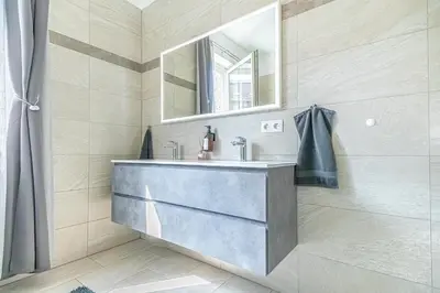 Ein Badezimmer in der Unterkunft Sweet 2BR & 1LR Apartment, Around Donaustadt