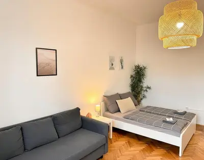 Ein Sitzbereich in der Unterkunft Bright & Cozy Apartment in City Center Vienna 32