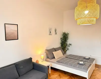 Ein Sitzbereich in der Unterkunft Bright & Cozy Apartment in City Center Vienna 32