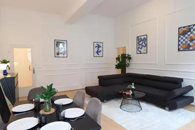 Ein Sitzbereich in der Unterkunft Wunderschöne Altbau-Stil Wohnung