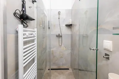 Ein Badezimmer in der Unterkunft Boutique Suite near city centre