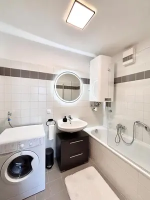 Ein Badezimmer in der Unterkunft Takara Living 03