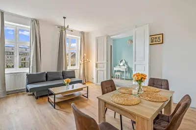 Ein Sitzbereich in der Unterkunft King bed free parking fast wifi pet friendly