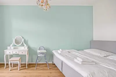 Ein Bett oder Betten in einem Zimmer der Unterkunft King bed free parking fast wifi pet friendly