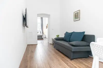 Ein Sitzbereich in der Unterkunft Amazing 1BR Apt, next to AKH Building for Everyone