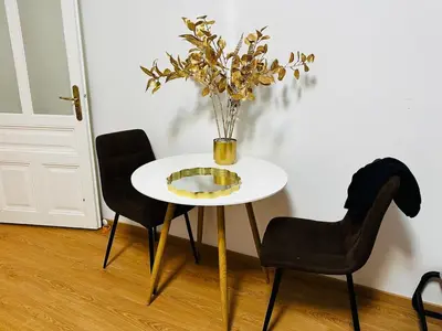 Ein Sitzbereich in der Unterkunft Cozy flat near main station & center